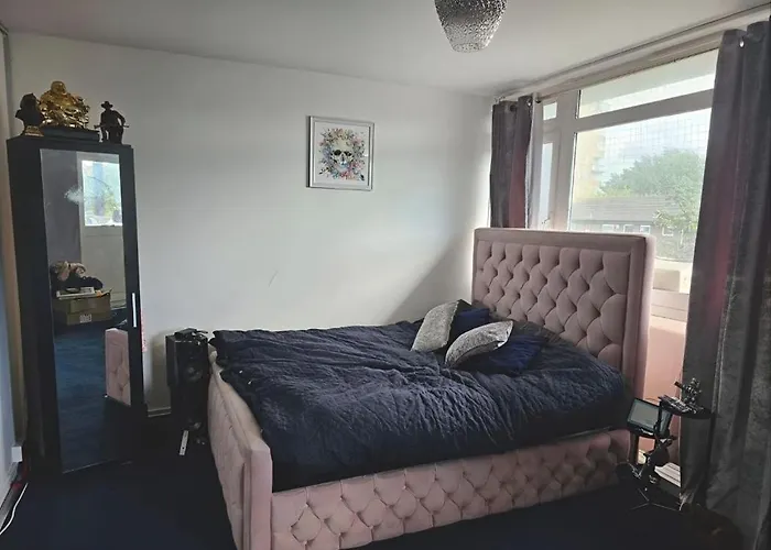 Double Room In Shared Apartment With Great Transport Links To Central London